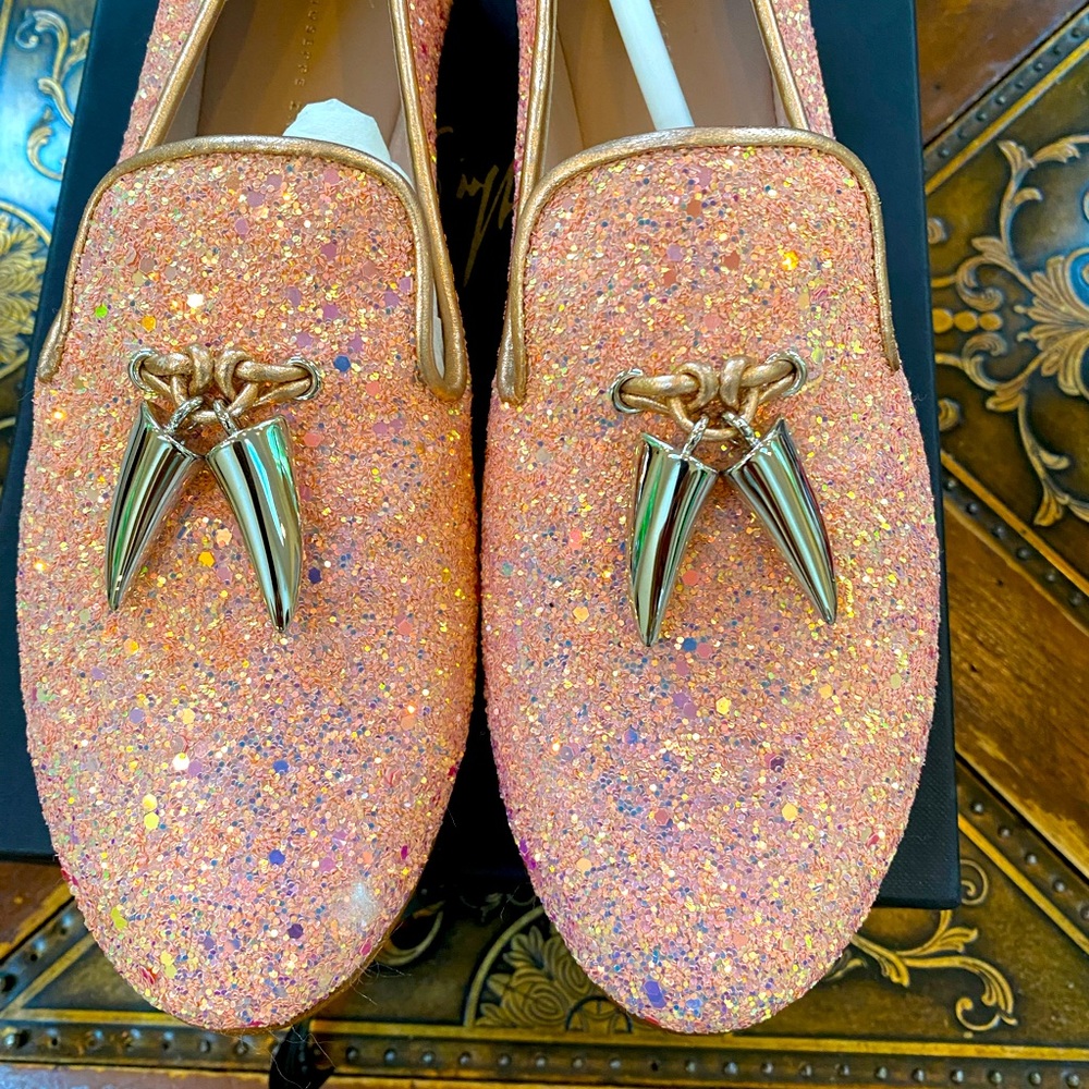 NWOT. Pink Mattglitt Barbie Giuseppe flats.